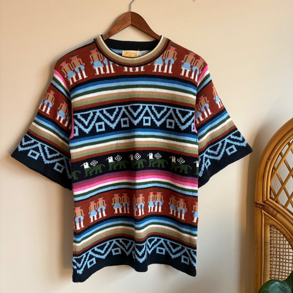 Vtg 60's 1970's Finest Quality Knitwear Folk Art Patterned Short Sleeve Sweater